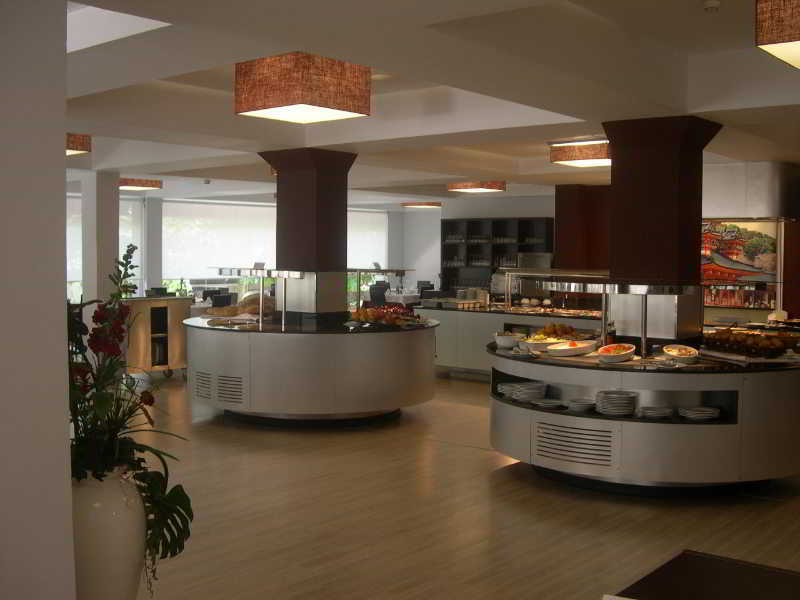 Hotel President Салоу Ресторан фото