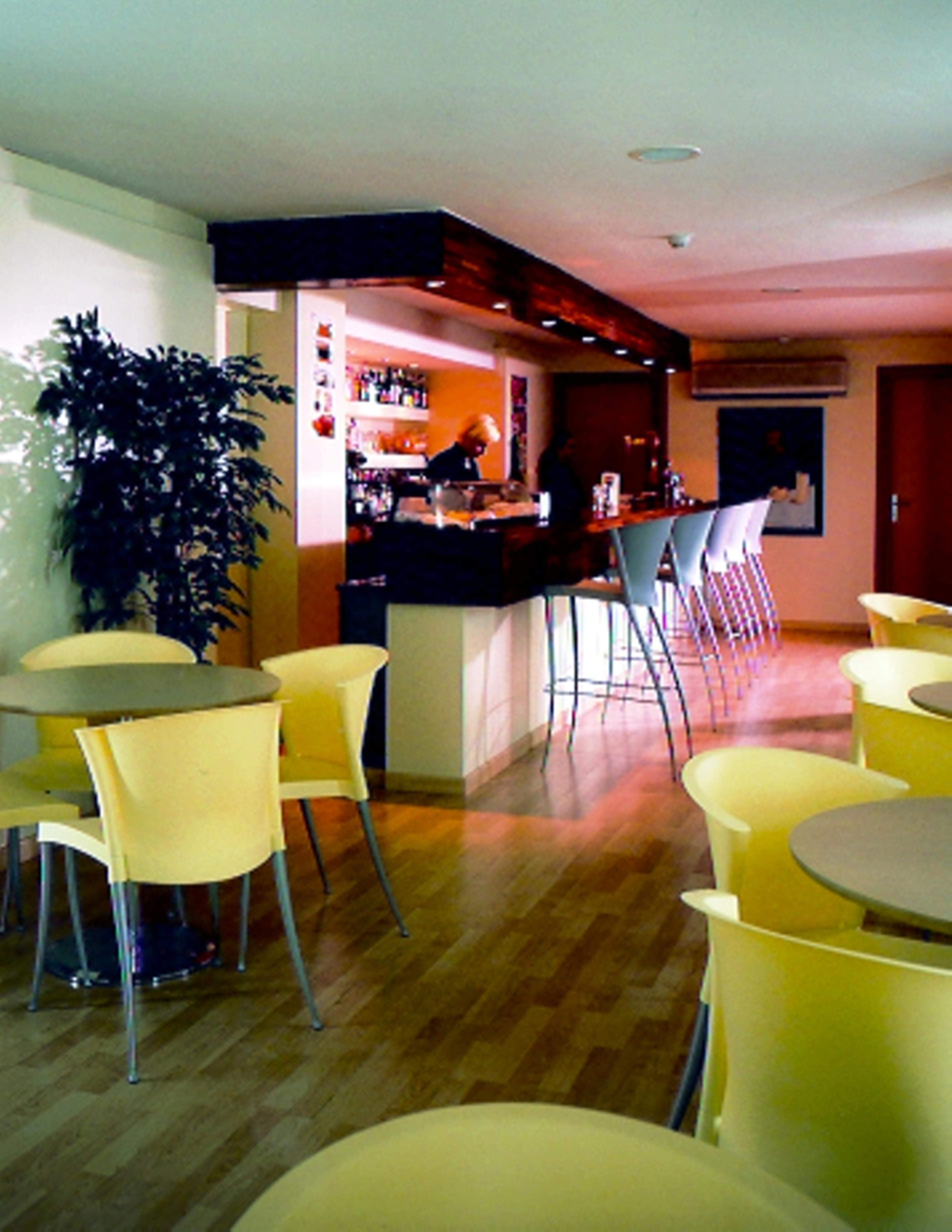 Hotel President Салоу Ресторан фото
