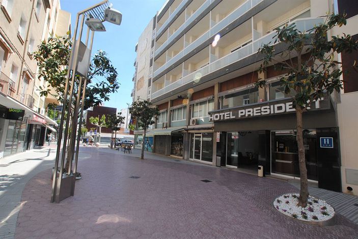 Hotel President Салоу Экстерьер фото