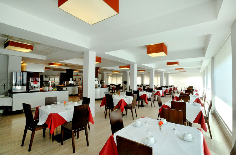 Hotel President Салоу Экстерьер фото