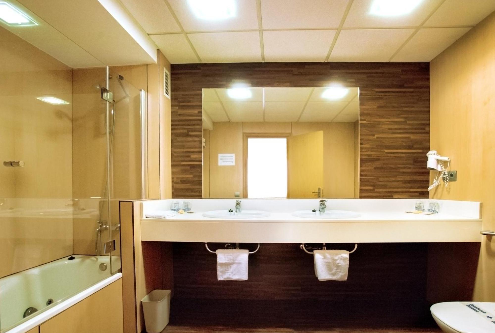 Hotel President Салоу Экстерьер фото