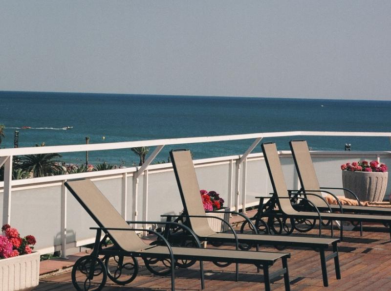 Hotel President Салоу Экстерьер фото