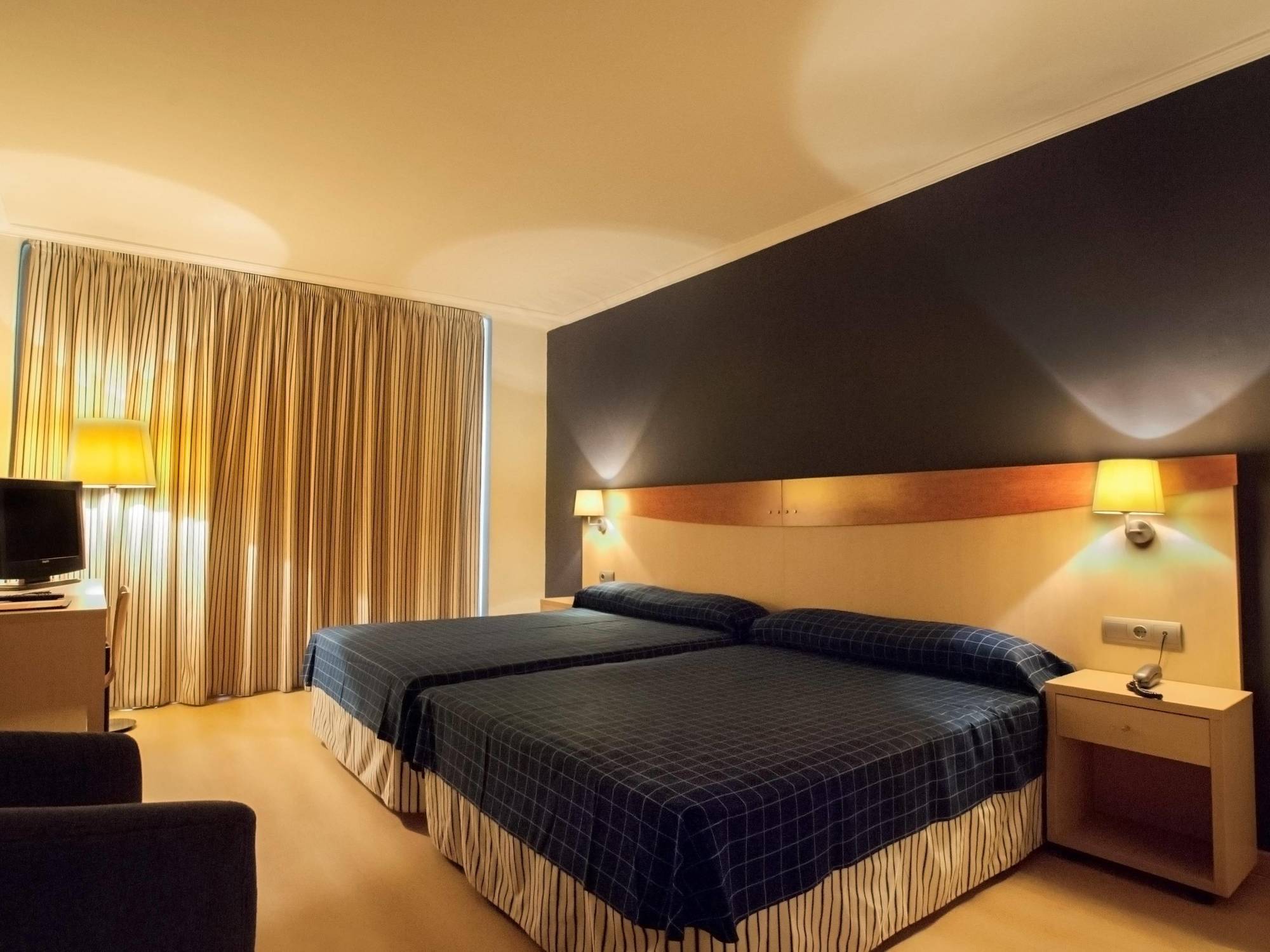 Hotel President Салоу Экстерьер фото
